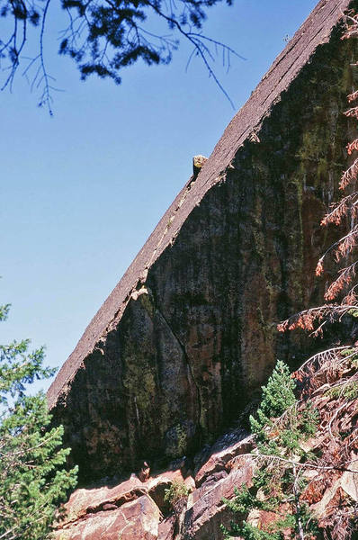 Super Power climbs through the overhanging crack to the splitter on the West side of the Dreadnaught. Photo by Tony Bubb, 8/07.