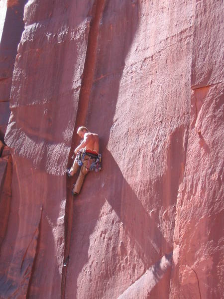 Placing plenty of pro on Hot Fun Sunday. While stopping in the middle of the crux made things a bit harder it was possible.