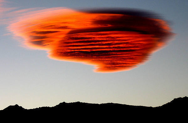 A strange cloud at sunset.<br>
Photo by Blitzo.