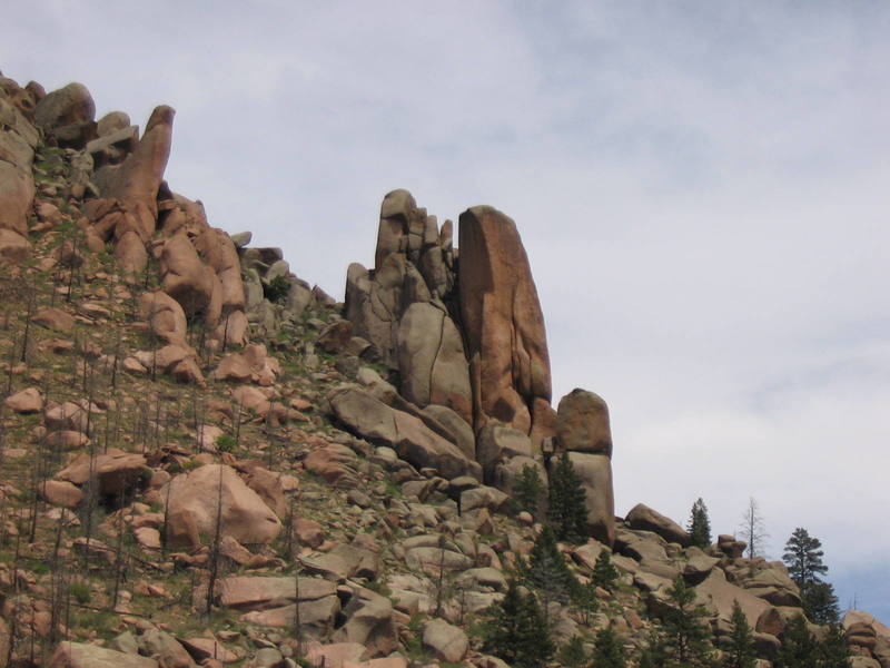 Ragnarok is the thumb up higher and the Aerie is the major formation center photo.