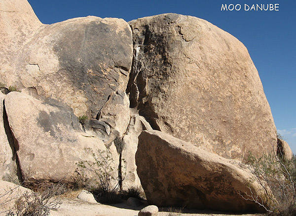"Moo Danube"goes up the crack/face in the center.<br>
Photo by Blitzo.