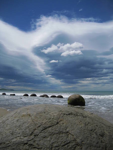 The main attraction at Moereki Beach is the cluster of bizarre globe-shaped boulders at the far end of the beach.  For eons, these boulders grew like pearls from small mineral deposits in the otherwise sandy soil.