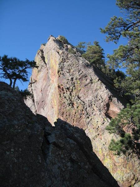 Climb the East face of the final summit blk - should be 5 1/2 pitches to this pt.