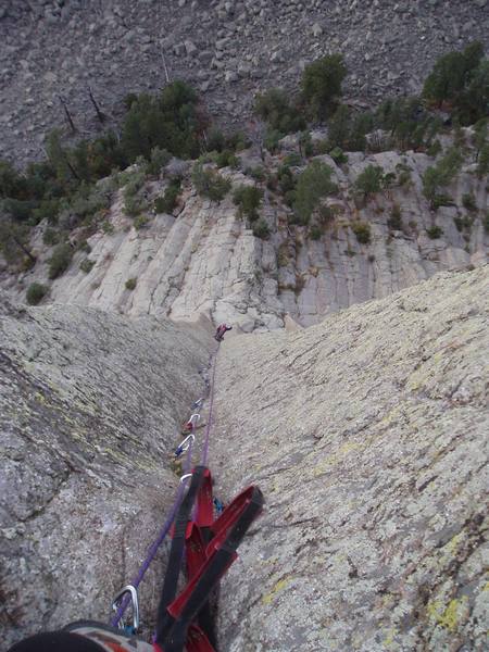NOW THAT'S AN AID PITCH !!! Looking down the long 2nd pitch of Blotter Is My Spotter. Most Excellent Aid !!!