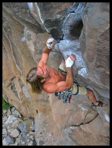 At the crux of Queenfolia. Photo by Geir H.
