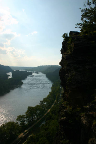 Looking up the Potomac river north-west into WV. Climbing options along the cliff wall.<br>
<br>
Photo: Dave Fiorucci