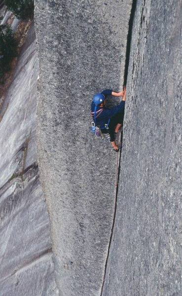 As the Split Pillar goes from hands to fists... Photo of Alisdair Buchanan by Matthew Buckle, used with permission.