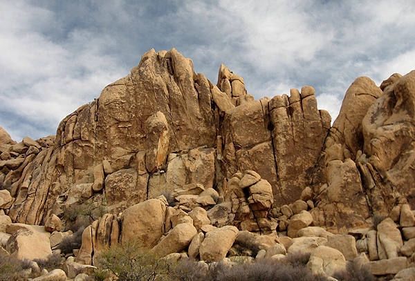 Left Hand of Darkness-West Face.<br>
Photo by Blitzo.