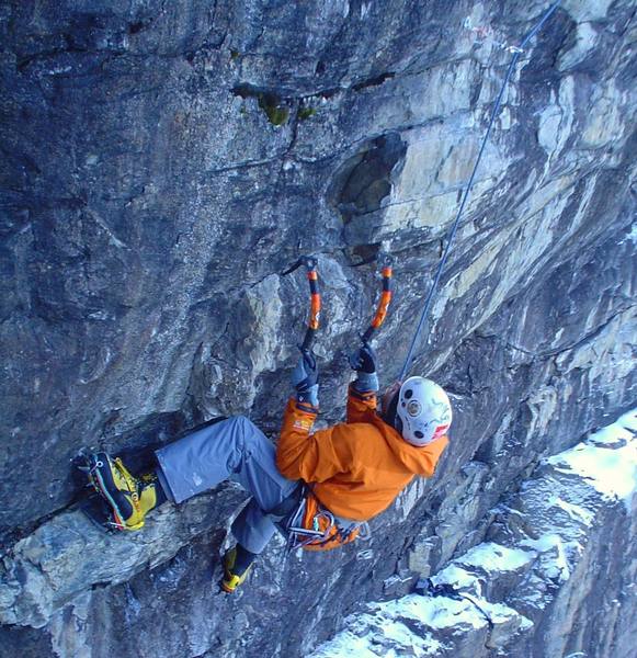 Begining moves on Free Strike Zone, Loch Vale Gorge, RMNP, 12/2/07 My first time trying mixed climbing...I didn't make it very far. M7 is a bit much for beginners.