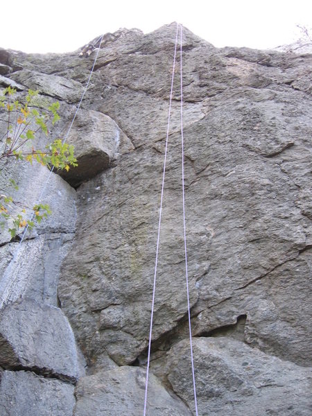 Brakeaway Wall; the main wall at RSP. Routes vary from 5.6 (right/just out of photo) to 5.12 (center) to 5.9 (left)on this wall. Use a 60M rope when setting up on the upper belay ledge. A 3ed class exposed scramble to gain ledge. then an exposed 4 class scramble will get you up and down (not recommended); a repel down is easer and safer.