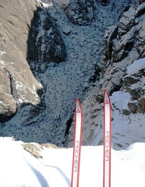 Looking down to the base of the Cruise gully from the South Rim.<br>
<br>
- or -<br>
<br>
Contemplating the first ski descent of Astro Dog.
