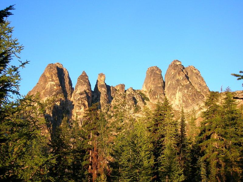 The popular backside (westside) of WA Pass. From left to right, Liberty Bell, Concord Tower, Lexington Tower, North & South Early Winter Spires.