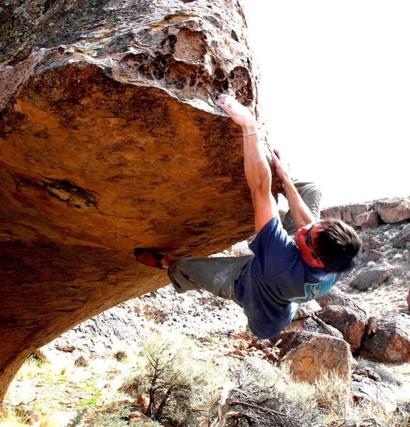 A nice lip traverse on the 'Swordfish Trombone Boulder'