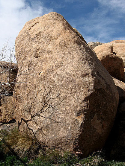 Simpson Slap Boulder.<br>
Photo by Blitzo.