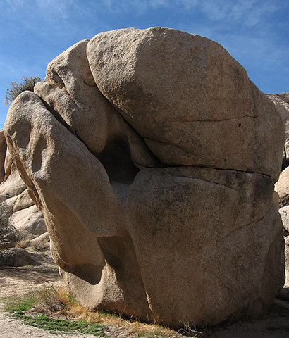 Yardarm Boulder.<br>
Photo by Blitzo.