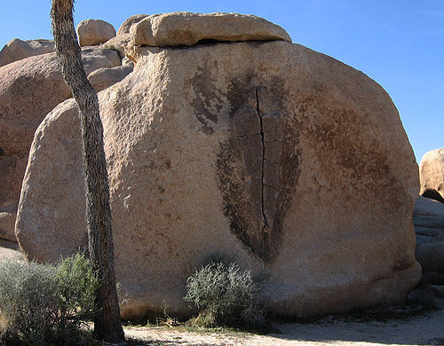 Semi-Precious Boulder.<br>
Photo by Blitzo.