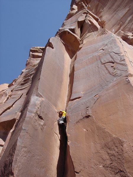 Wierd start to gain the ledge on Where's Carruthers? Great route though. Just left of Scarface (the TR in the pic)
