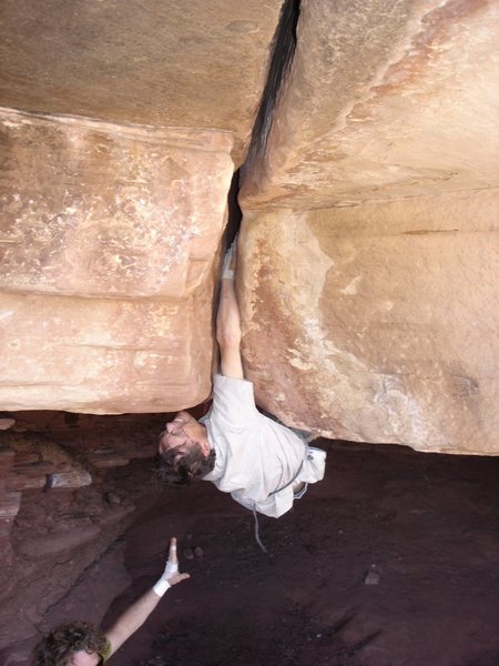 Eric cruxin out on a long line at the crackhouse. This thing must be 60' of horizontal crack and it gets really hard at the very end with worsening fall potential.