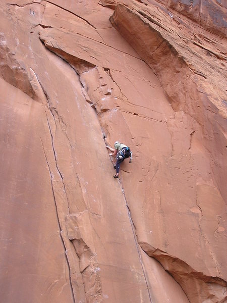 The gear is a little tricky in this section, since the crack flares behind the lip of the flake.