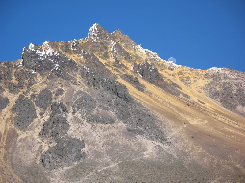The descent route on Illiniza Norte.