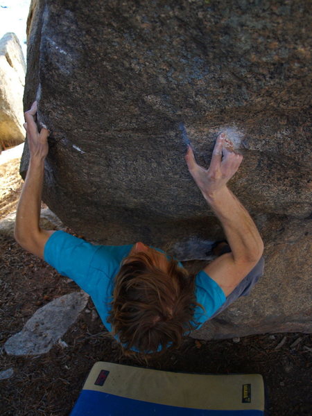 ander rockstad on the sit start. the bottom part of this climb resembles an easier, mirror-image version of sharma's "the proposal" in squamish, in my mind.
