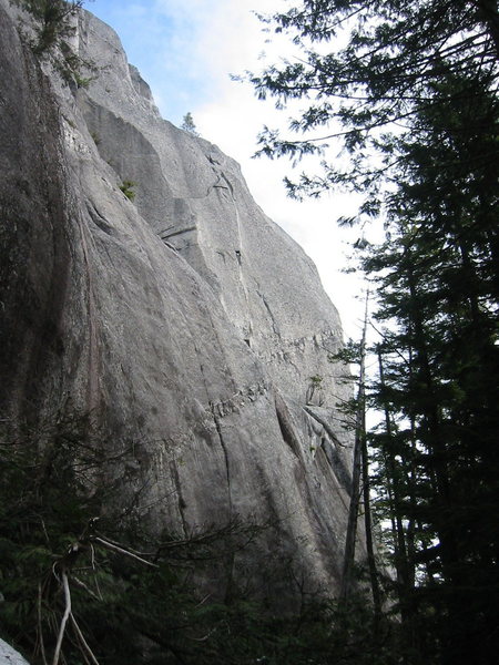Another route overview. The third pitch out of sight behind the buttress.
