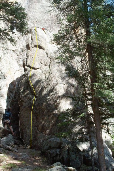 Giant Boulder Left (Unnamed 5.8), Chilly Willy Wall, Las Conchas, New Mexico. (I tried to highlight the outline of the boulder to distinguish it from the main wall behind).