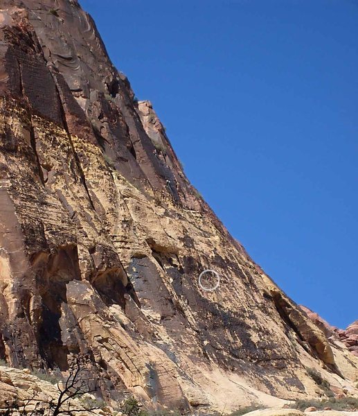 The upper climber is leading the varnished third pitch. The circled climber is following pitch 2.