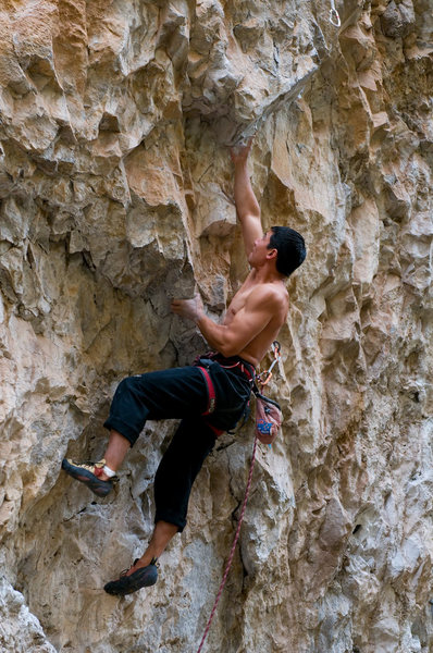 Dan power underclinging Head Full of Lead - 5.12a.