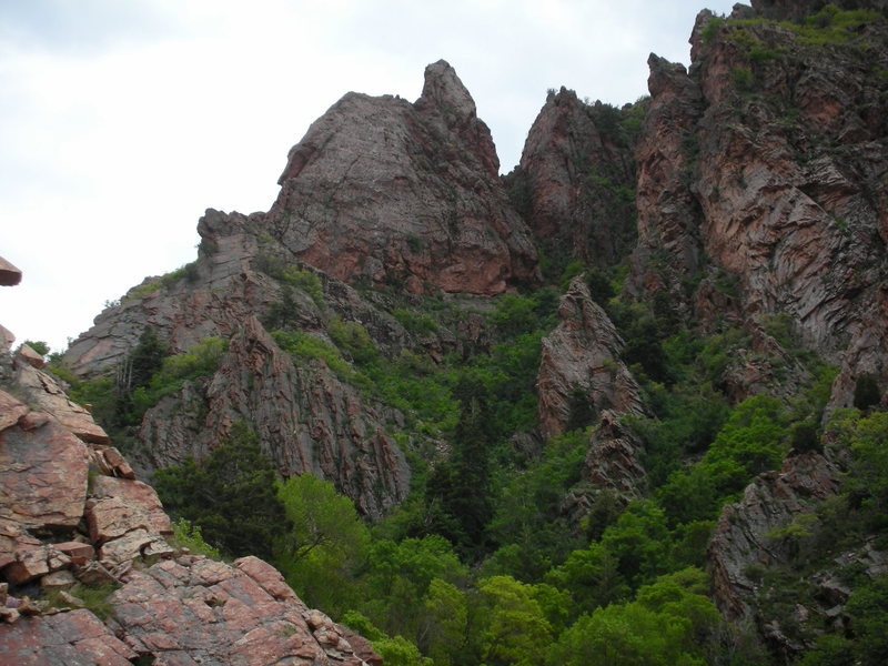 The view from the upper part of Pharaoh's Glen to Pharaoh's Hat...another 10-15 minutes on the red dot trail to the base of the climbs