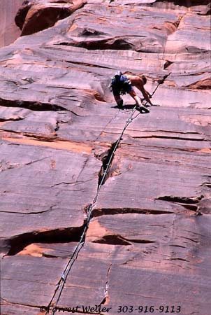 Mark Rusin - Idiot Wind (5.11c)<br>
Photo by: Frosty Weller