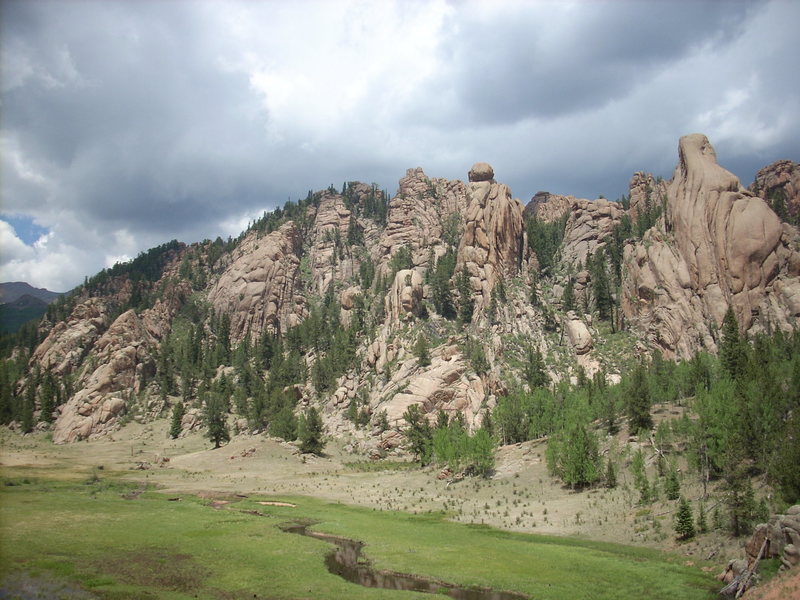 Bison Creek runs along the Western border of the rock. The creek itself