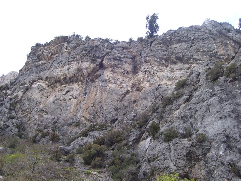 You can clearly see the big roof that almost splits the crag in two. There are several really good projects in the works on this wall.