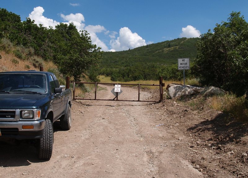 This is where the hiking starts for the Jacobs Ladder trail. The parking area is about 100 feet back down the road.<br>
<br>
(elevation 5,700', GPS = N40.49398 W111.81595)