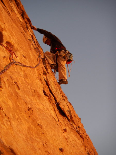 Drilling on lead during the FA of the 5 pitch climb "The Face" <br>
Sh'Karat Msaid, Wadi Araba, Jordan