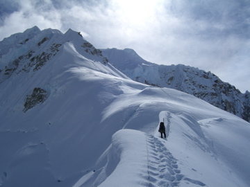 The ridgeline traverse just below Camp 1