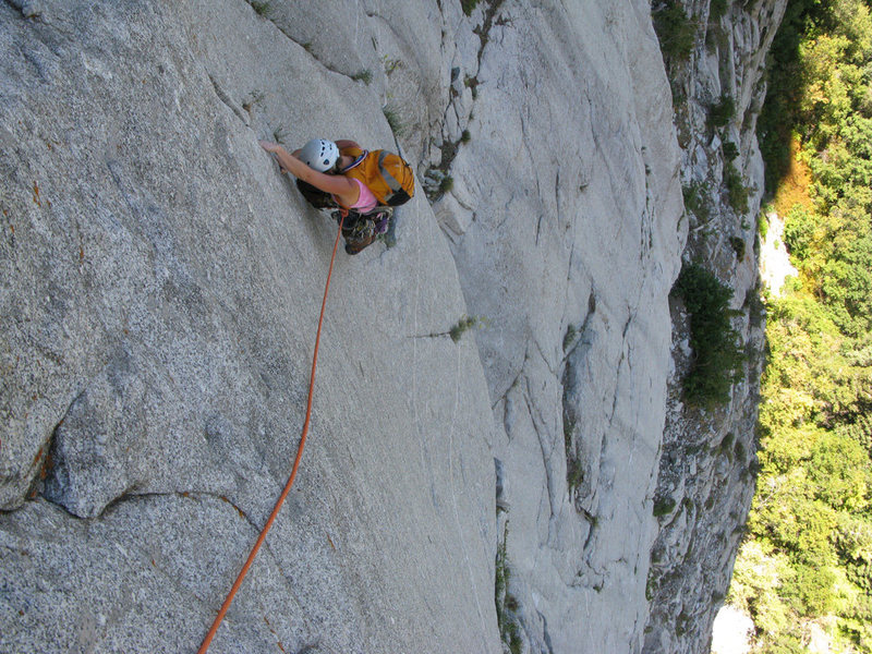 Maura climbing classic LCC cracks on pitch 2 of House of Cards.