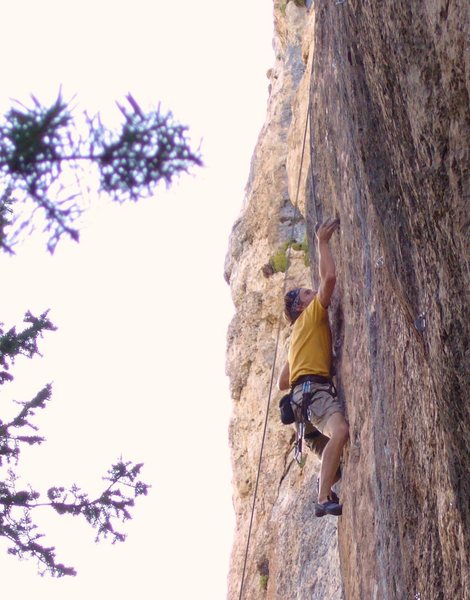 a thin undercling move at the last bolt guards the anchors