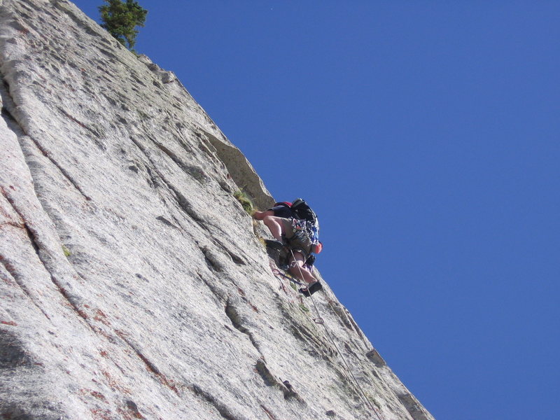 Hoskins putting in the last piece of pro before the runout on Pitch 3 of Giggles. A few thin moves...