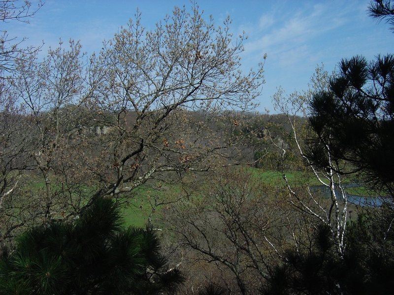 Undiscovered rock looking the off the opposite side of the bluff from the Qual Wall, April 08.