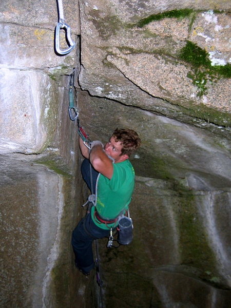 Matt focused on his last piece with the chains in sight. So close!