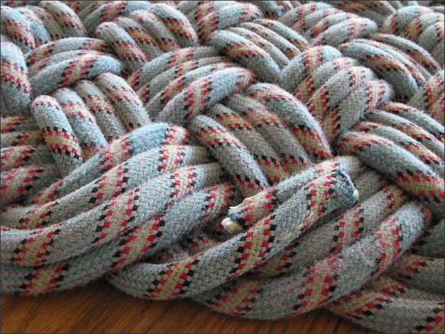 Our climbing rope rug (pic-heavy instructions included)