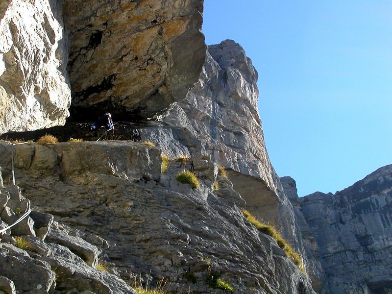 Pitch three: Daniele H moving up the (wet) ramp, under the roof. The monster roof that gives this sector its name is visible on the right.