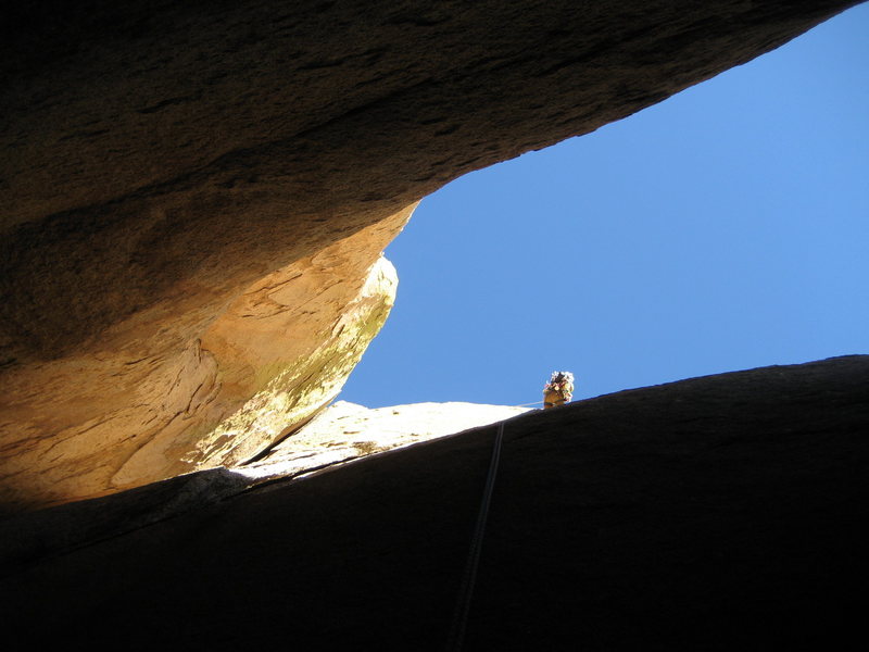 Looking up, more Rappelling Chay Desa Tay. The Chimney/Offwidth to the left is called "Death Lost", has anyone done it ? <br>
Is it protectable with #5 and #6 cams ?<br>