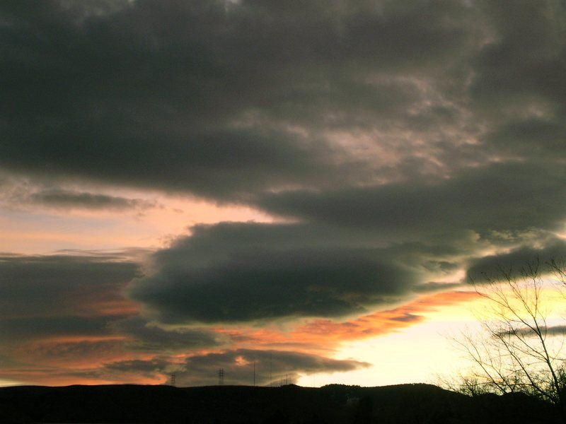 Clouds near North Table Mt, 12/6/8. Colors adjusted to match the eye.