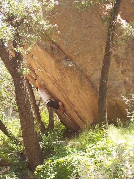 A Bob Murray V8 at Cochise Stronghold, AZ...The North face of the Fire-pit boulder 