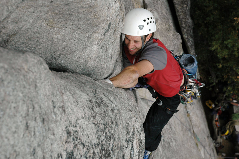 Chris Vultaggio leads the title route at Five and Dime in Yosemite.<br>
<br>
Photo by Bill Roehrich