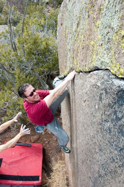 Eric Whitbeck warming up on the crack traverse, a couple of moves in.