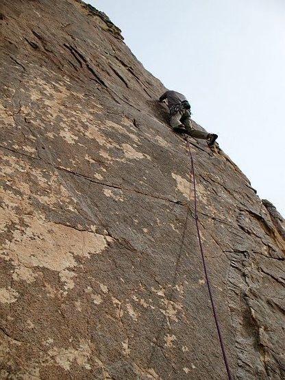 Getting gear in the upper horizontal on Kona (5.10a), Joshua Tree NP