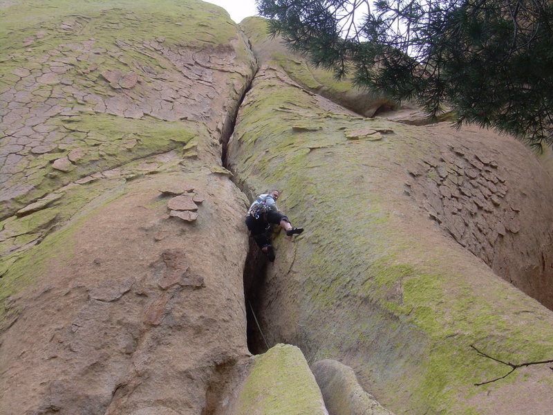 Stu Ritchie exiting the first pitch wide crack!